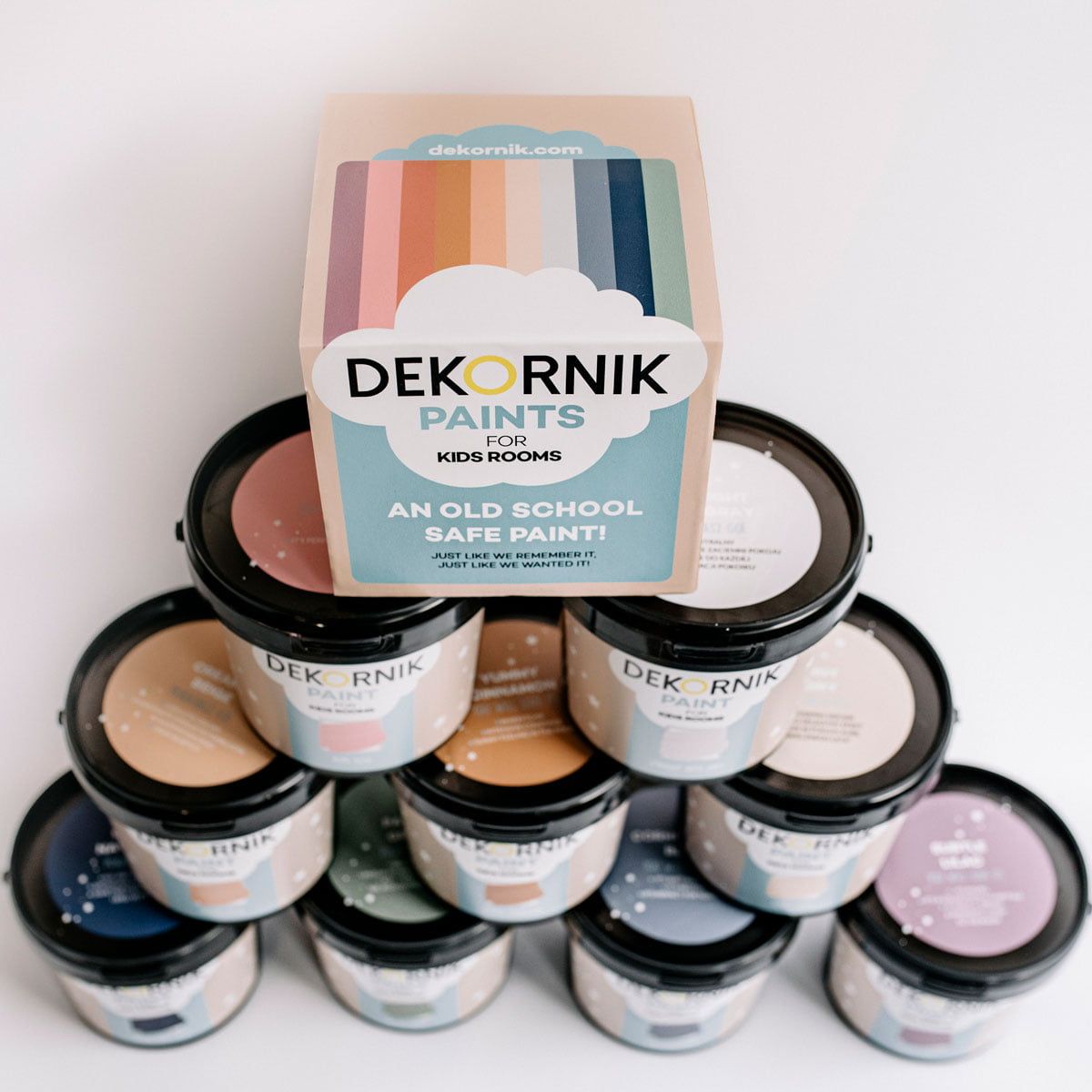 Dekornik PAINTS / Straight into gray